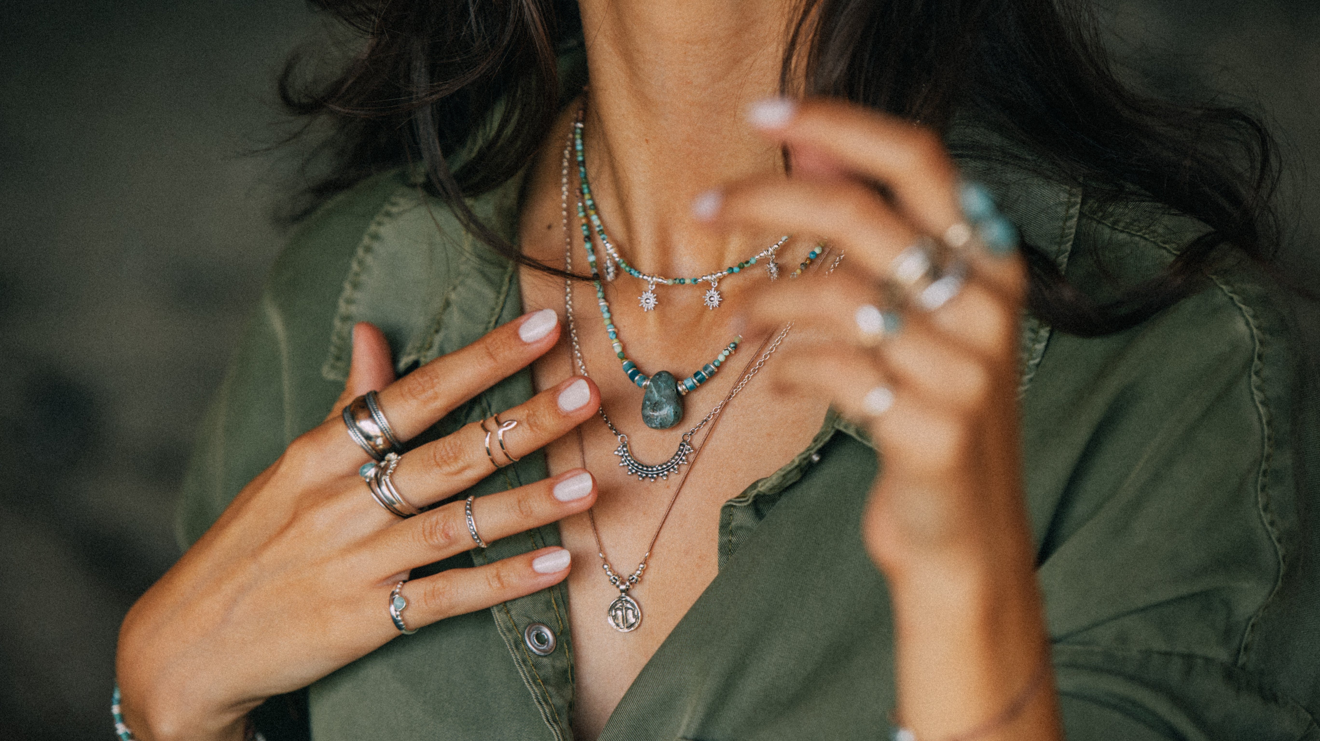 Joyas que protegen: los amuletos modernos de Hand Soul