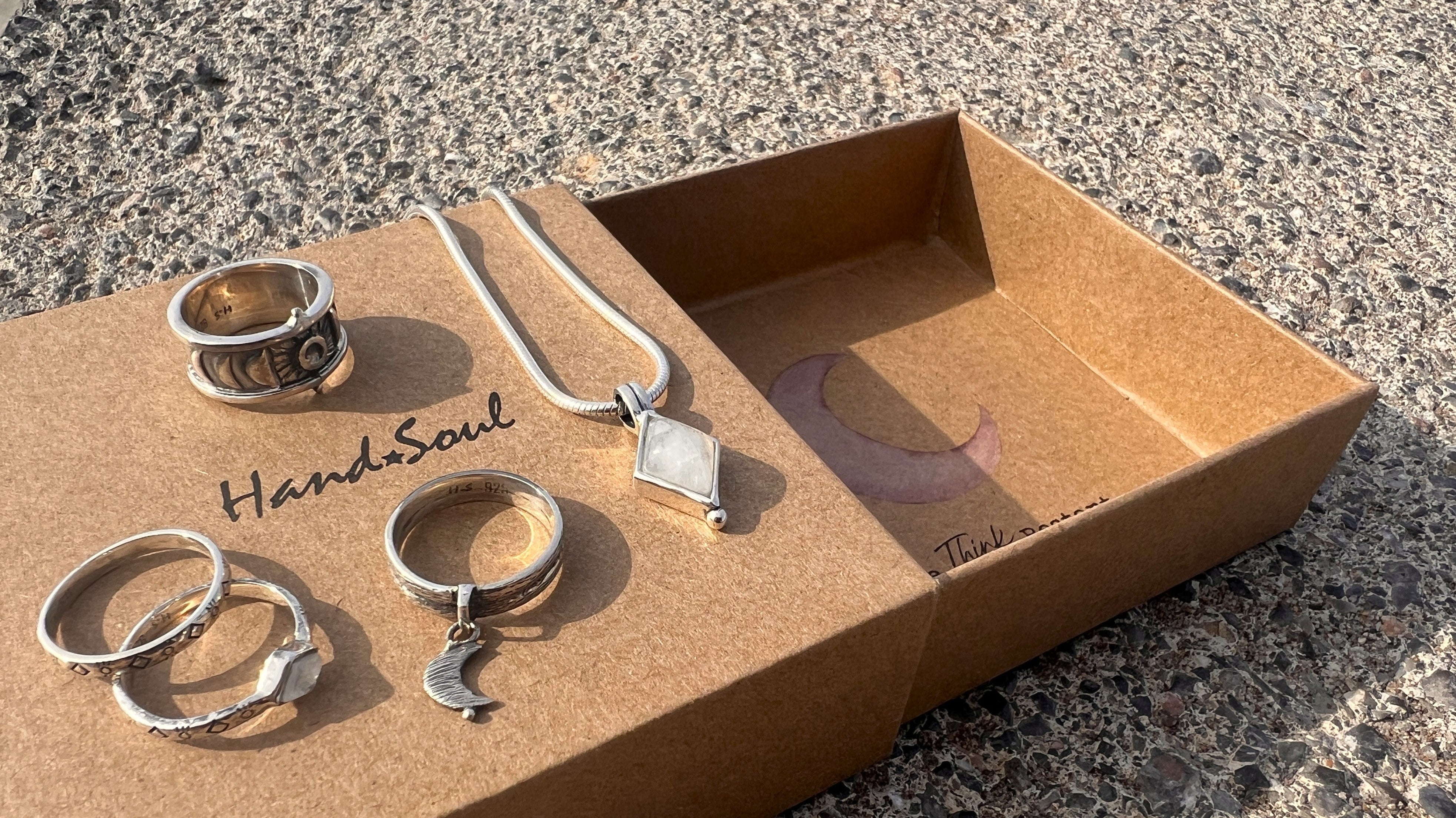 Entre Lunas: la nueva colección de joyas para honrar todas tus fases