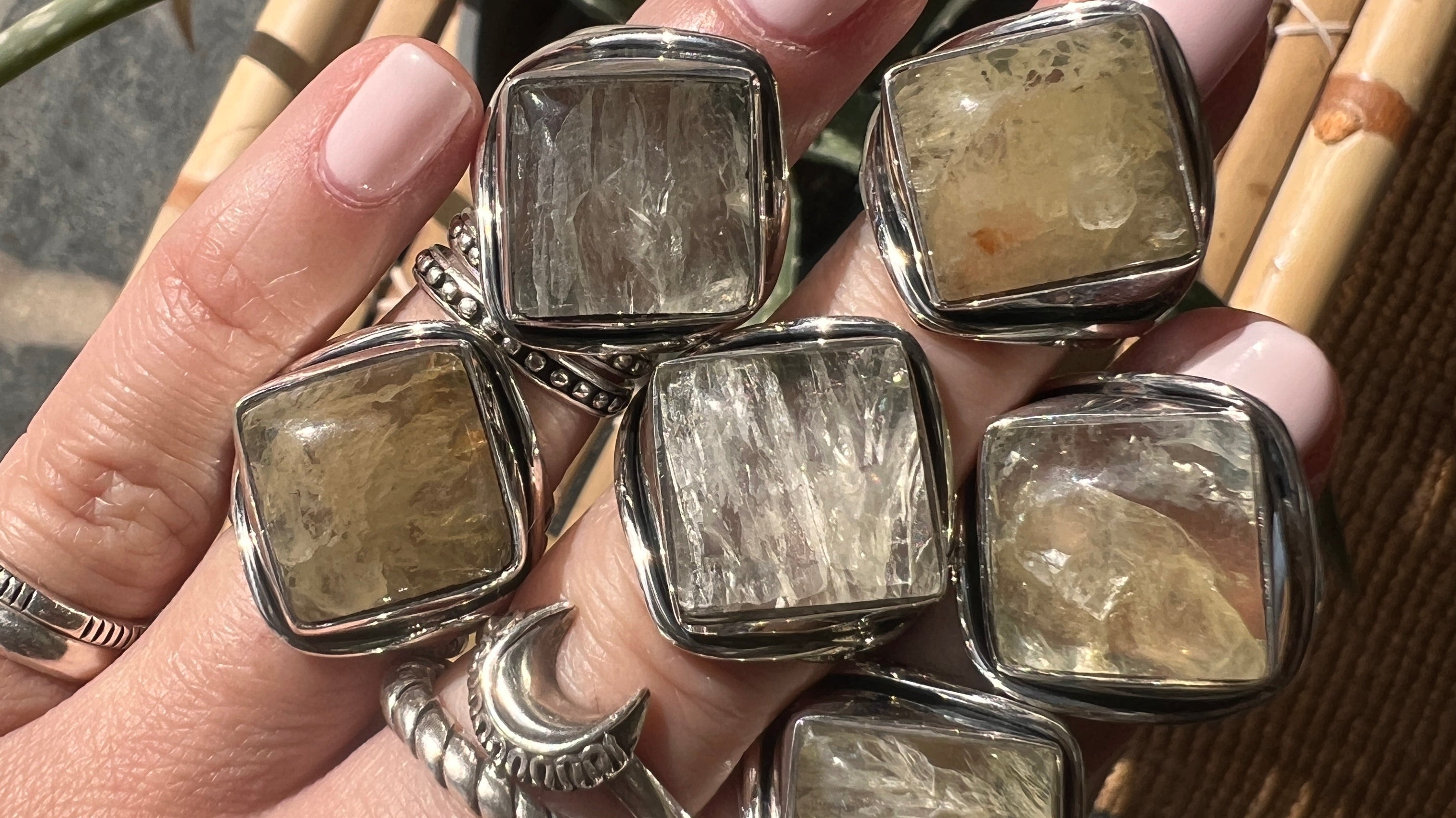 Joyas Inspiradas en la Luna y el sol: Colección Exclusiva con Calcita Amarilla y Plata de Ley