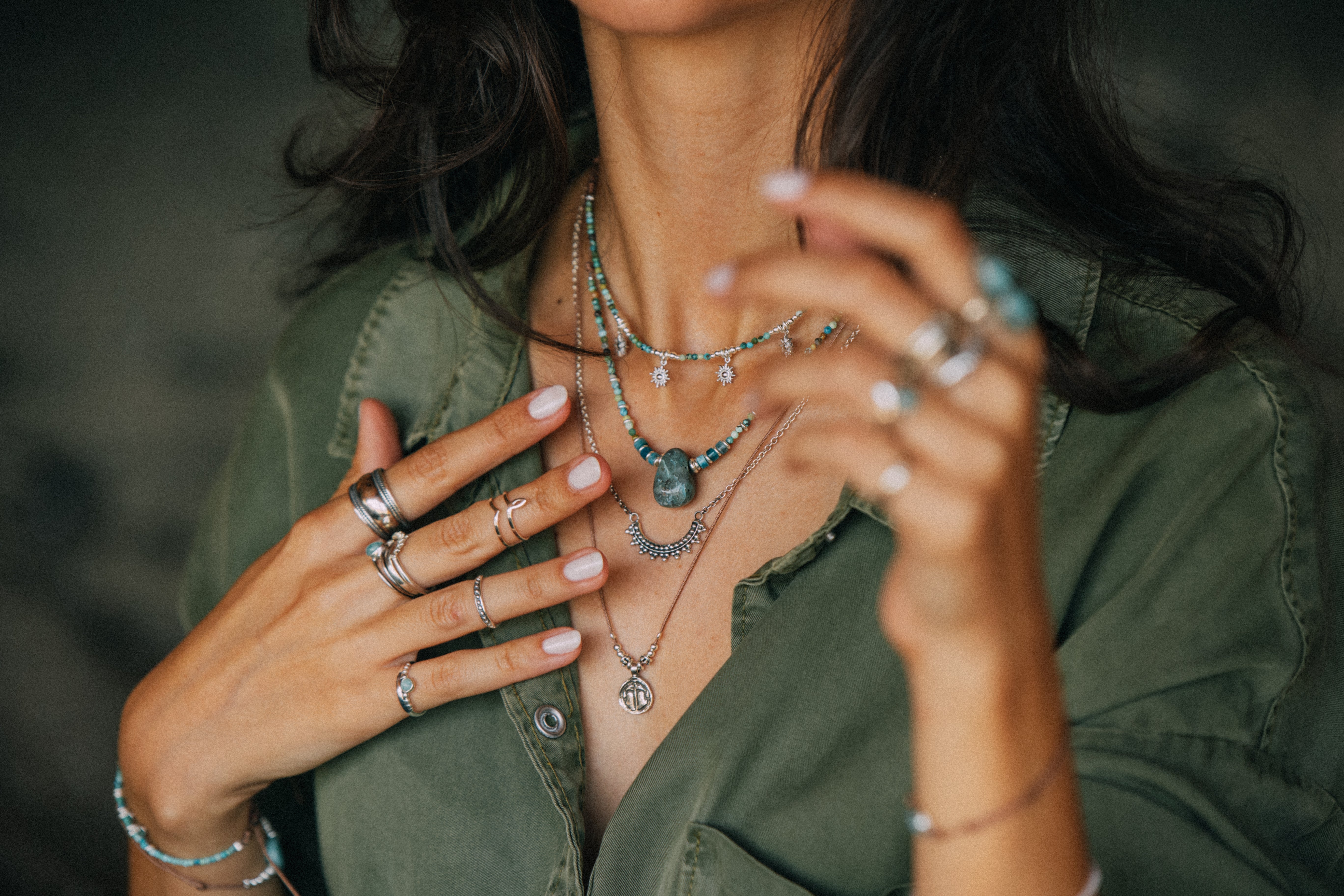 Joyas que protegen: los amuletos modernos de Hand Soul