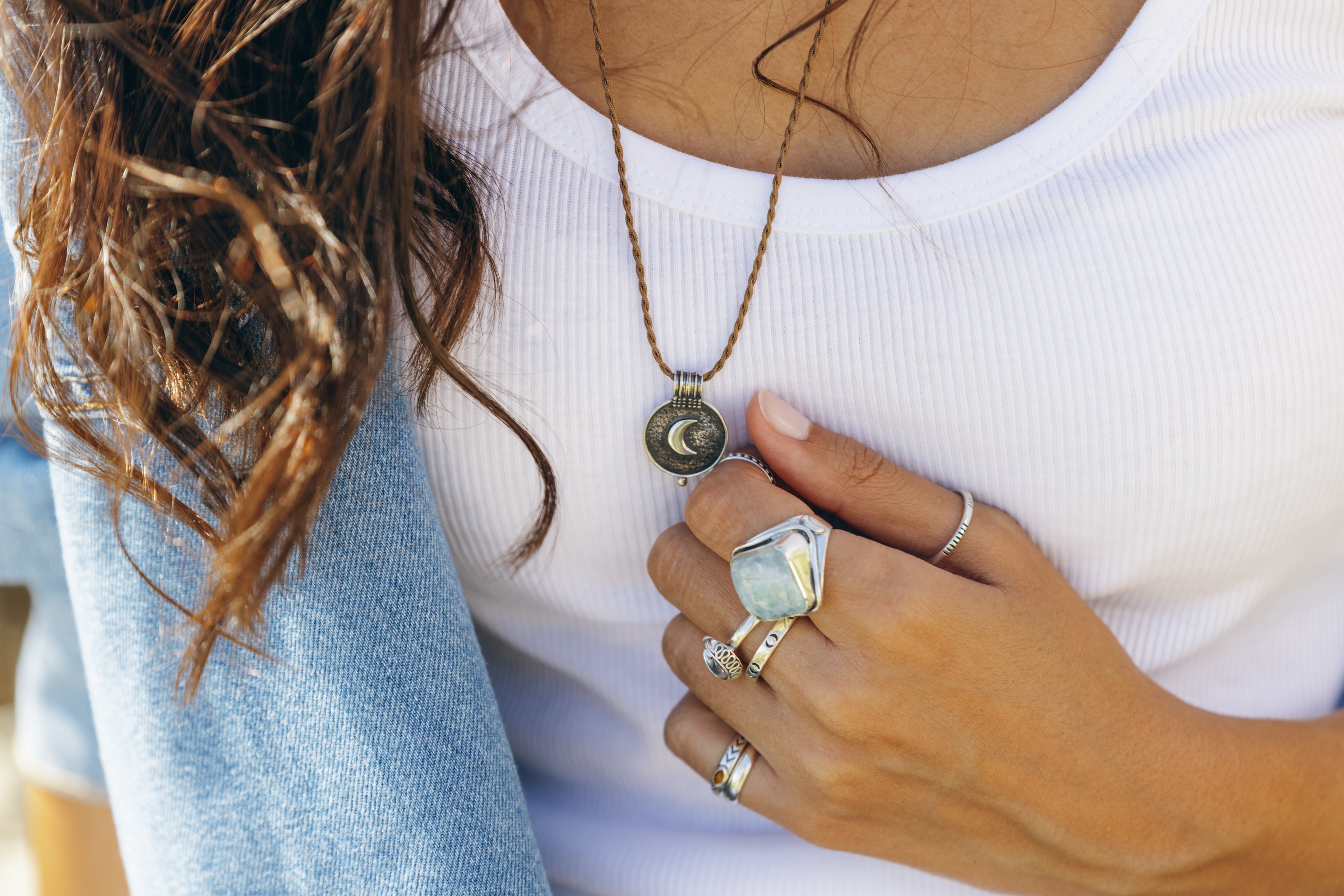 La Luna y Nosotras: Un Ciclo de Transformación y Renacimiento