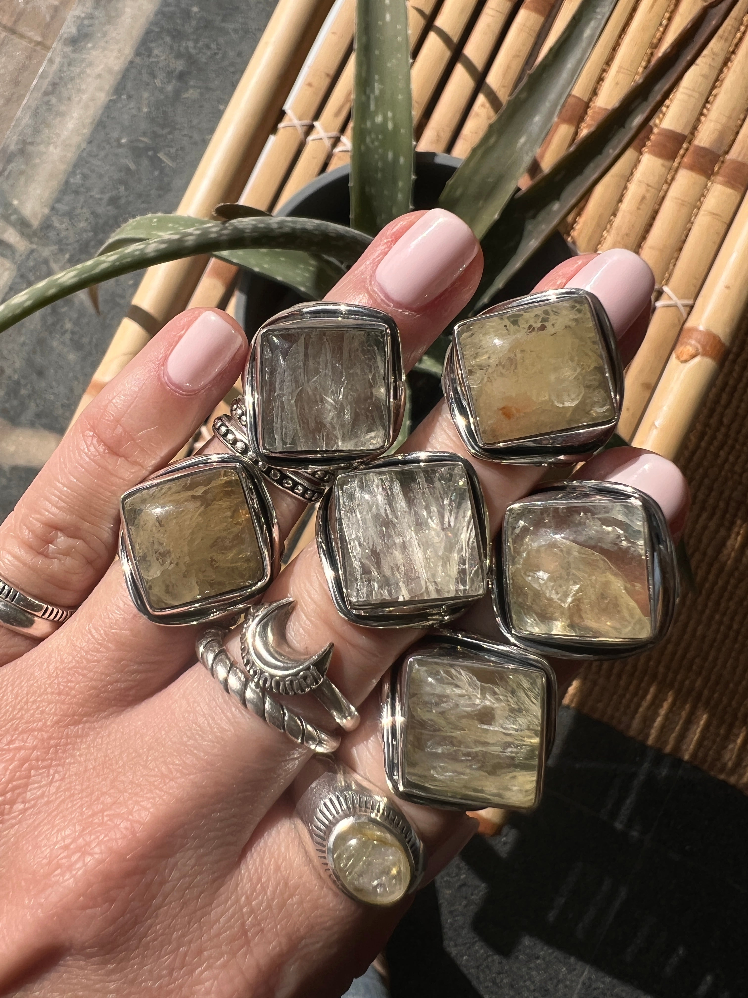 Joyas Inspiradas en la Luna y el sol: Colección Exclusiva con Calcita Amarilla y Plata de Ley